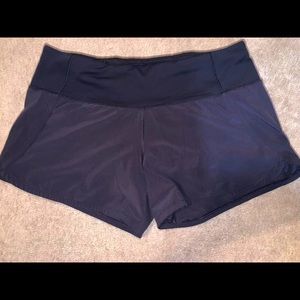 Size 6 Lululemon Speed Up Shorts 2”